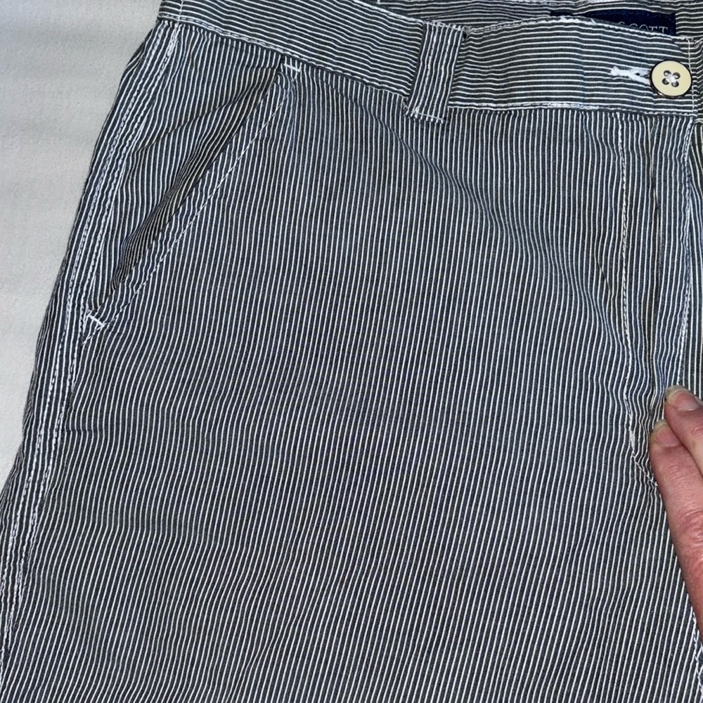 Karen Scott Pinstripe Shorts Sz 14 cotton black white smooth front w/2 pocket